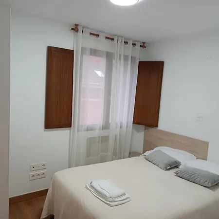 Entre Castillo Y Catedral Vut 09587 דירה